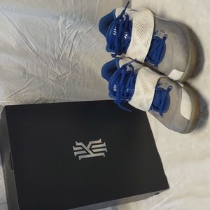 Kyrie Irving flytrap 3 hi-top white Nike Sneakers with original box